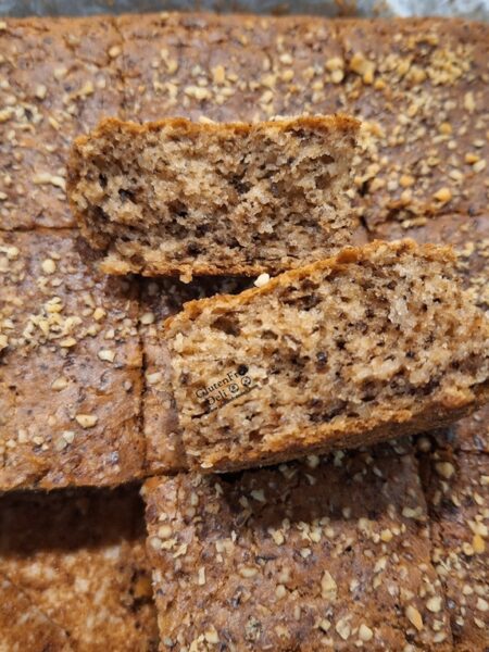 Fluffy gluten-free and egg-free walnut coffee cake, пухкав кекс с орехи и кафе без глутен без яйца