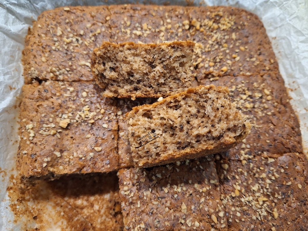 Fluffy gluten-free and egg-free walnut coffee cake, пухкав кекс с орехи и кафе без глутен без яйца