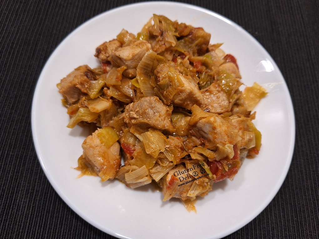 свинско месо с праз лук и домати pork meat with leeks and tomatoes