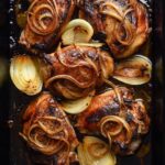 крехки свински пържоли с лук